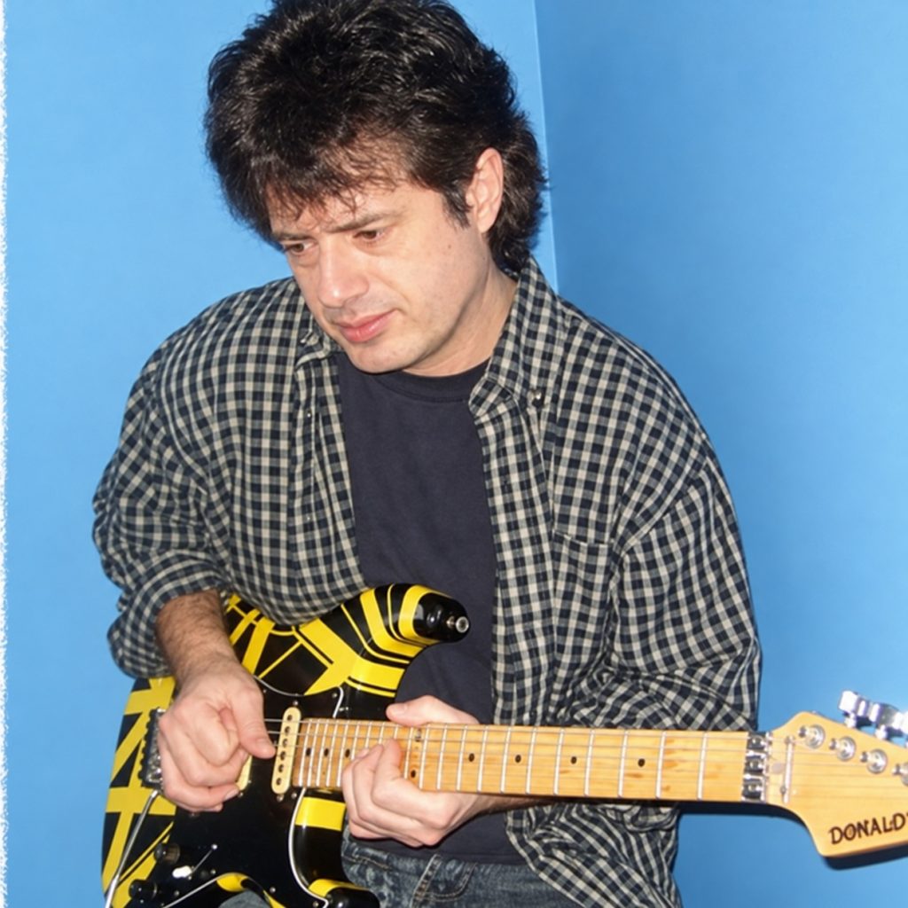 Donald Loignon à la guitare
